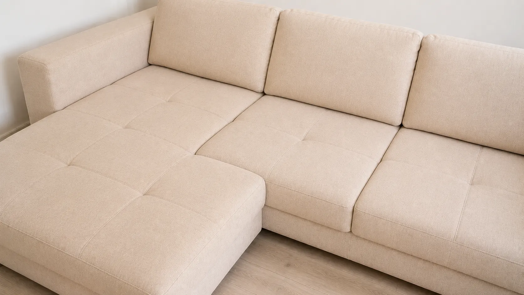 Sauberes Sofa nach der Reinigung